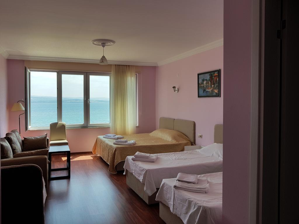 Flora Hotel Burhanli Extérieur photo