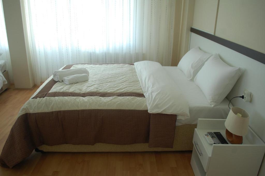 Flora Hotel Burhanli Extérieur photo